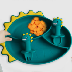 Dinosaur Design Silicone Baby Feeding Set - 3-Piece Plate, Bowl, and Utensils
