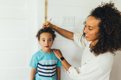 Normal weight chart for male and female children according to age from birth to five years